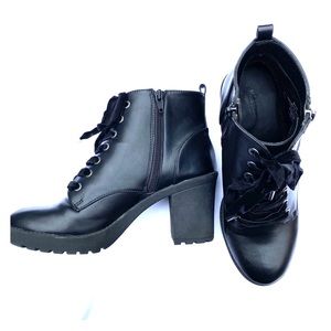 Mossimo black Krissi boots